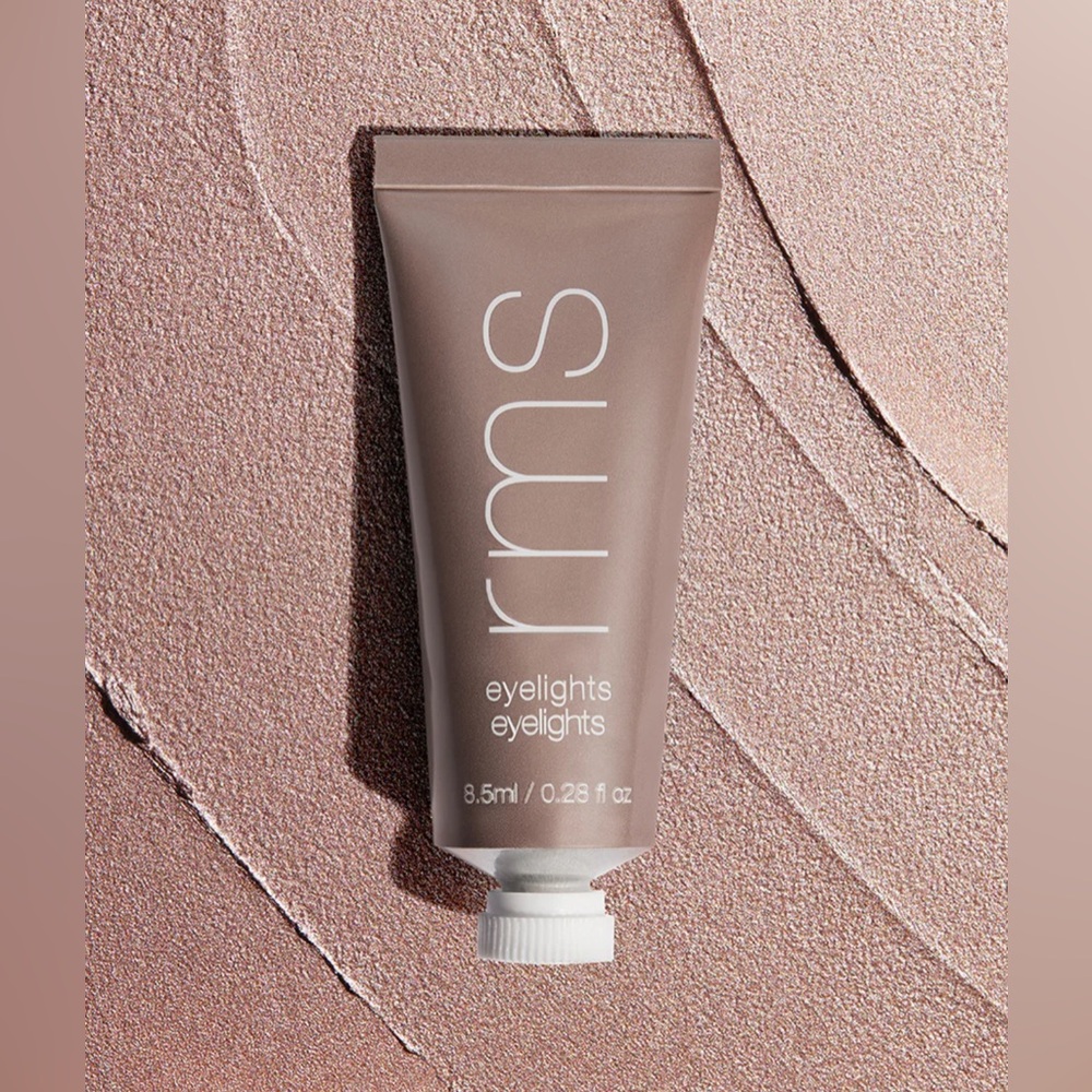 RMS beauty Eyelights Cream Eyeshadow in strobe champagne mink